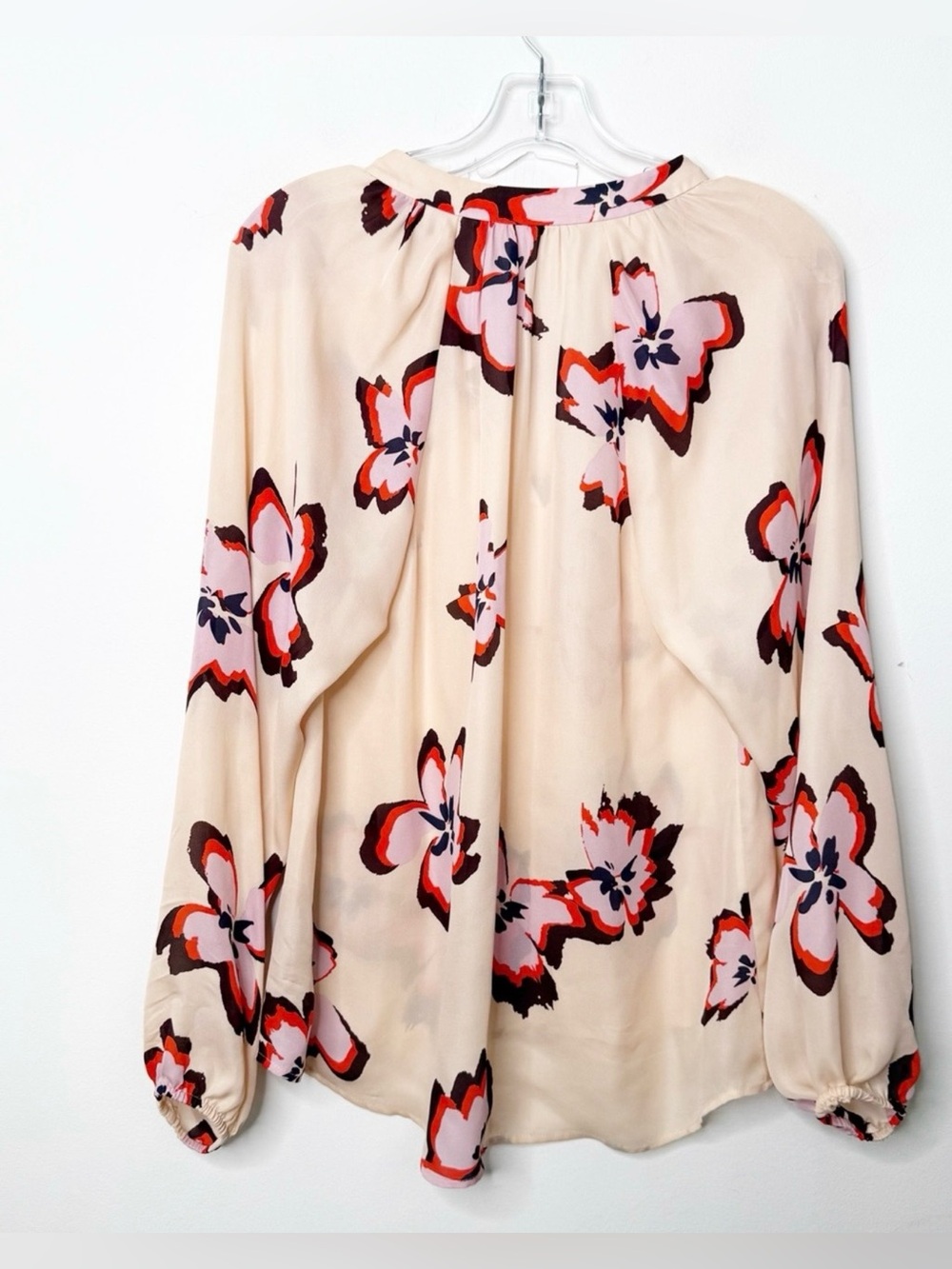 A.L.C. Jules 100% Silk Peachy Blush Floral Print V-Neck Blouse Top Sz. 4 - Picture 4 of 4